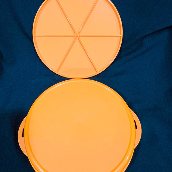 NEW! (NIP) Tupperware Cool Orange Cake Taker w/ FREE Cake Server (LAST one) - Picture 6 of 14